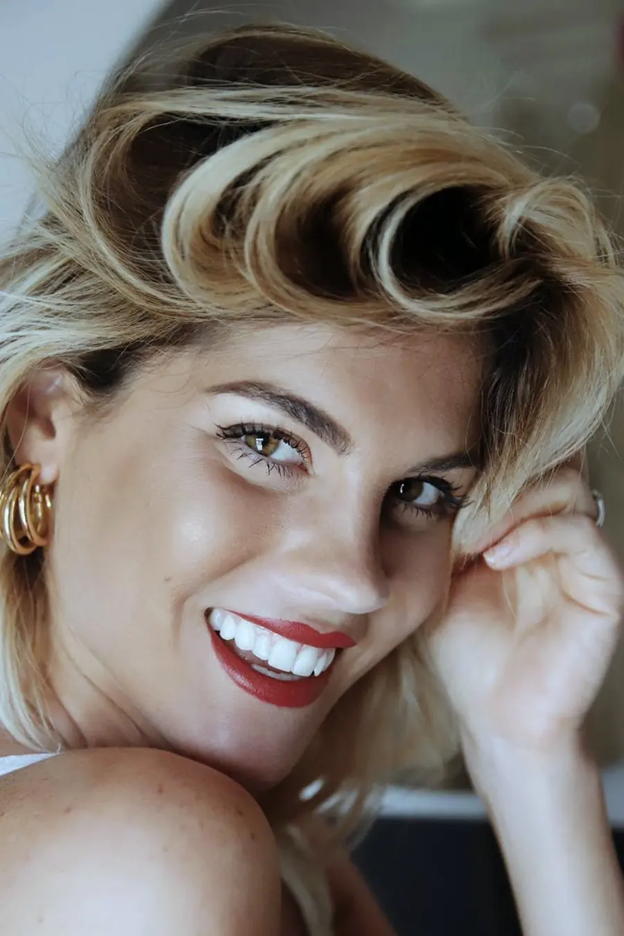 Ritratto di SARA LUNA CANOLA che indossa gioielli FDreams